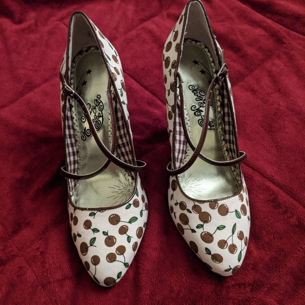 Naughty Monkey Brown Cherry Heel NWOT